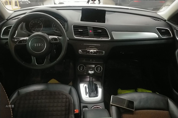 Audi Q3 2019 car image #11