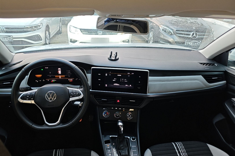 Volkswagen Bora 2024 immagine di auto #10