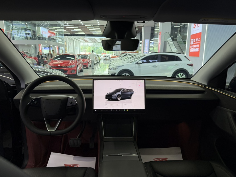 Tesla Model Y 2025 #6 Tesla Model Y 2025 car image #6