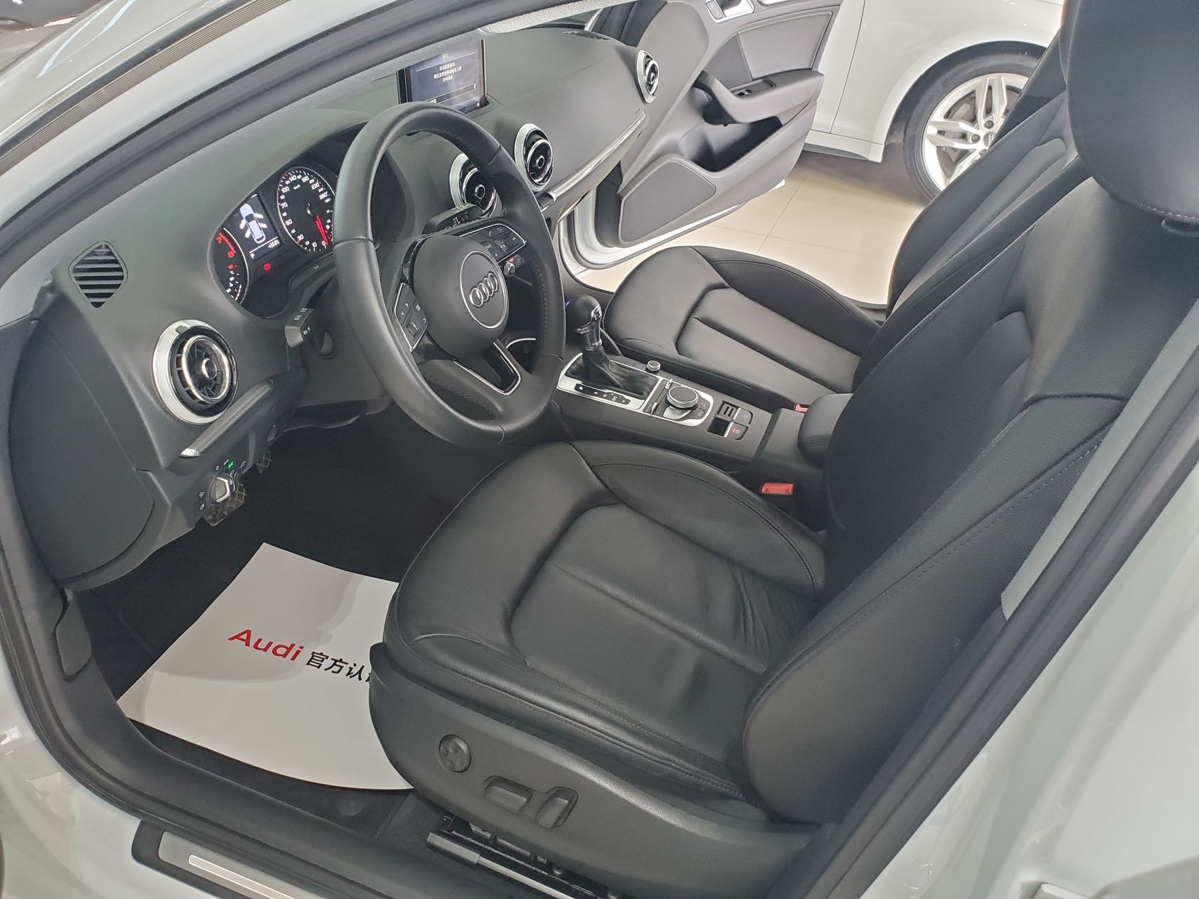 Audi A3 2018 car image #8