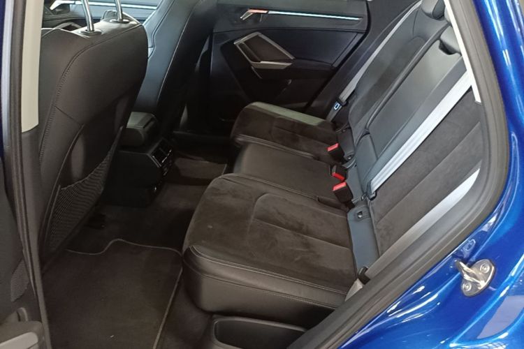Audi Q3 2019 car image #17