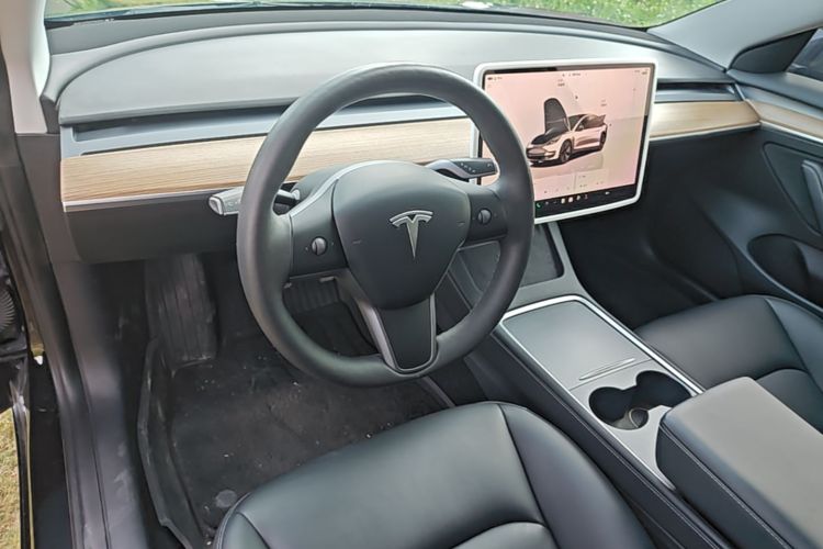 Tesla Model 3 2023 car image #10