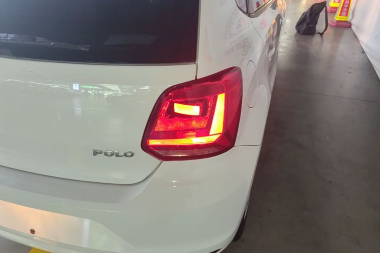 Volkswagen Polo 2017 car image #8