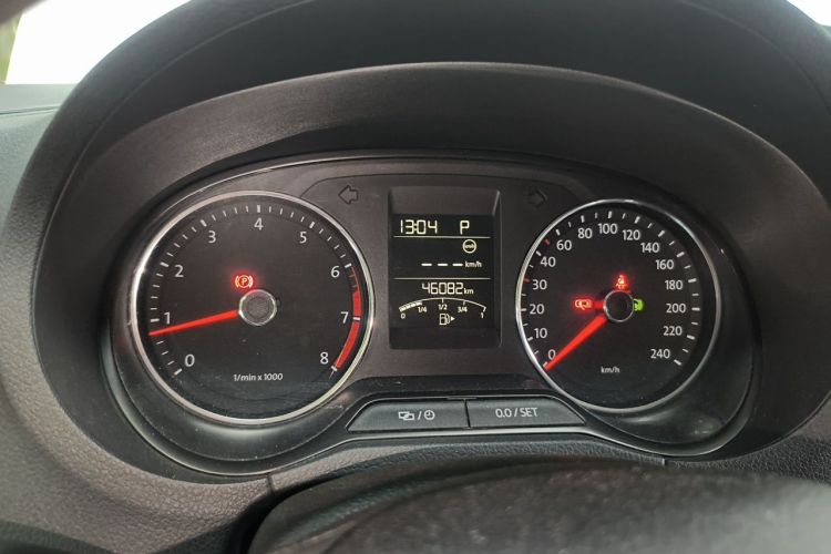 Volkswagen Polo 2015 car image #12