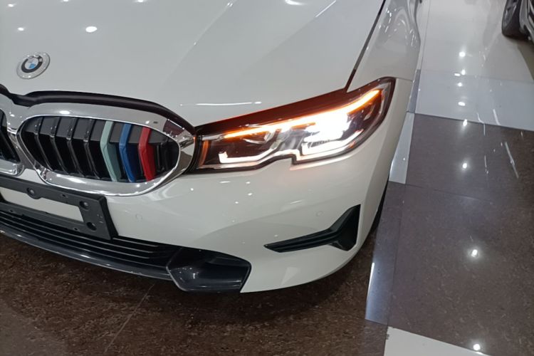 BMW 3 Series 2021 car image #23