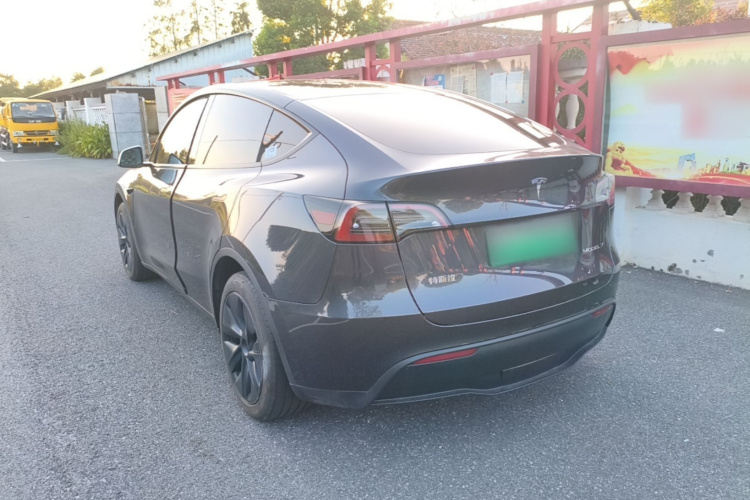 Tesla Model Y 2024 immagine di auto #5