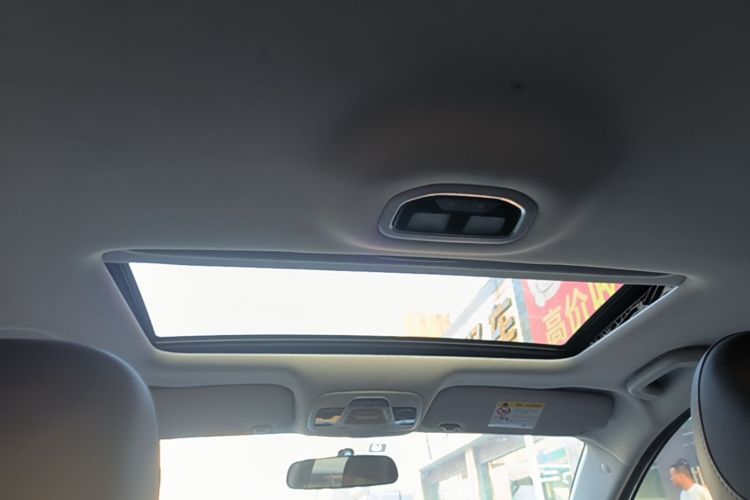 GEELY Emgrand 2021 car image #18