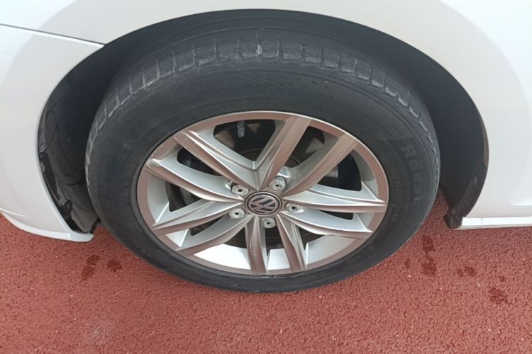 Volkswagen Golf 2018 car image #9