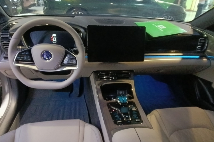 BYD Han 2024 car image #10