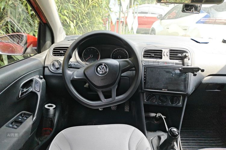 Volkswagen Polo 2015 car image #12