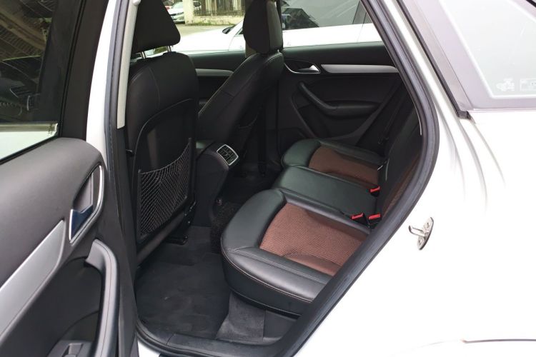 Audi Q3 2018 car image #14
