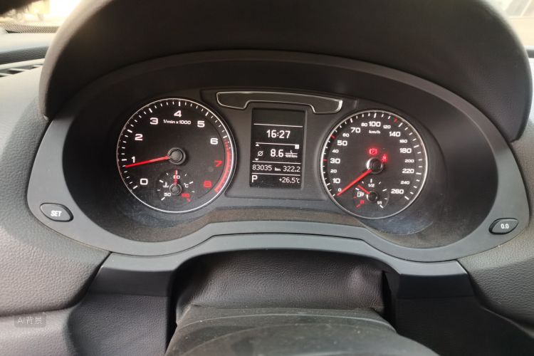 Audi Q3 2017 car image #14