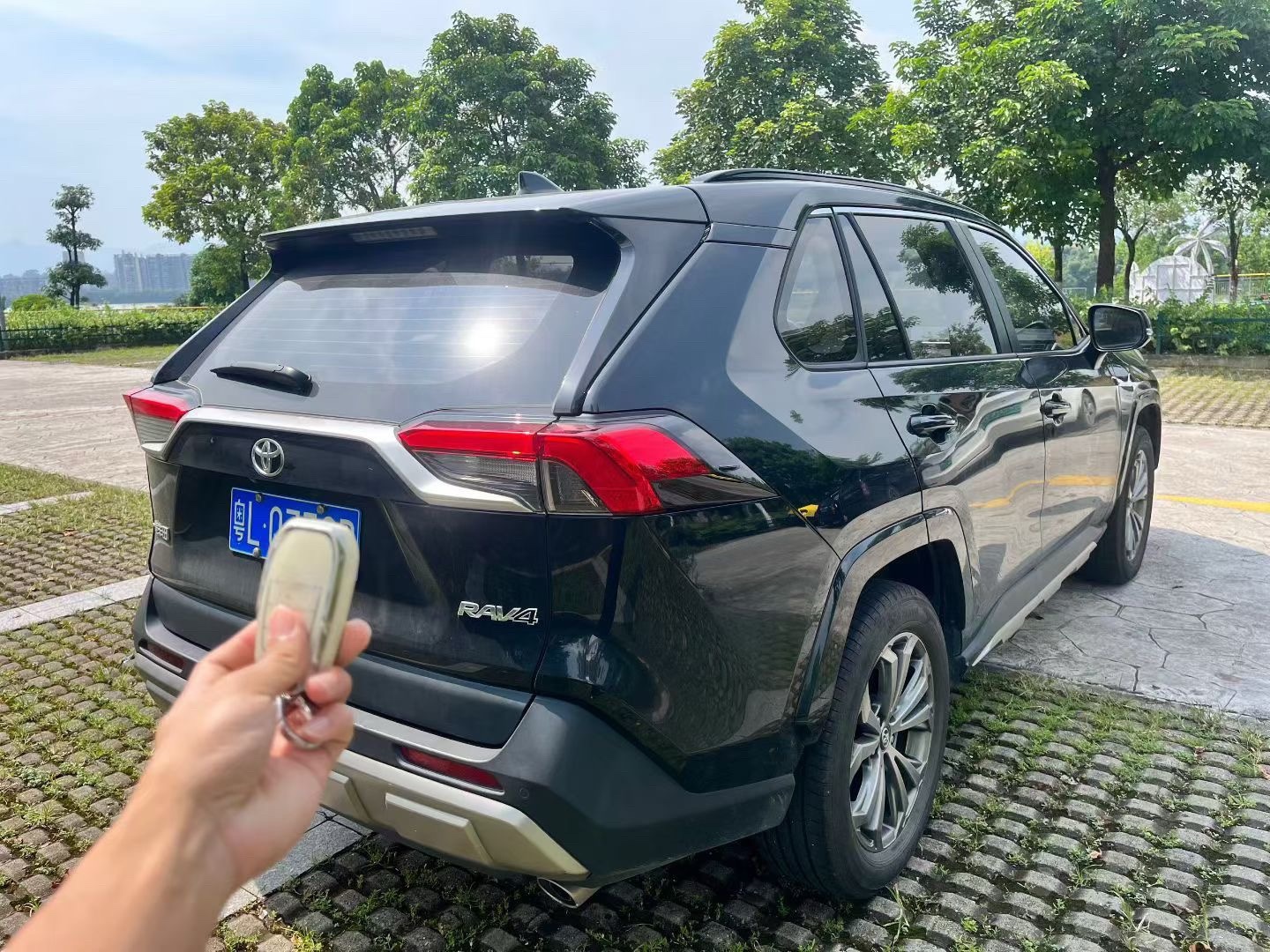 Toyota RAV4 2024 صورة سيارة #5