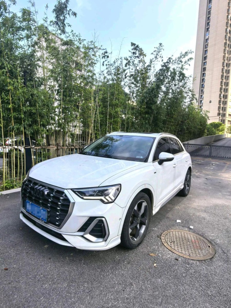 Audi Q3 2022 car image 