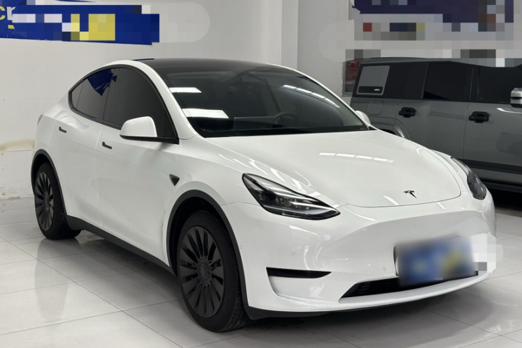 Tesla Model Y 2023 #8 Tesla Model Y 2023 car image #8