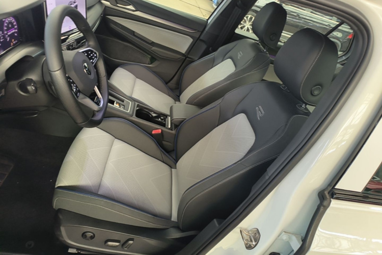 Volkswagen Golf 2025 #15 Volkswagen Golf 2025 car image #15