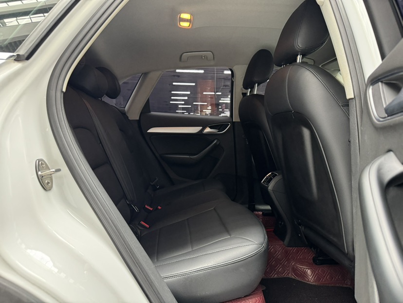 Audi Q3 2016 car image #22