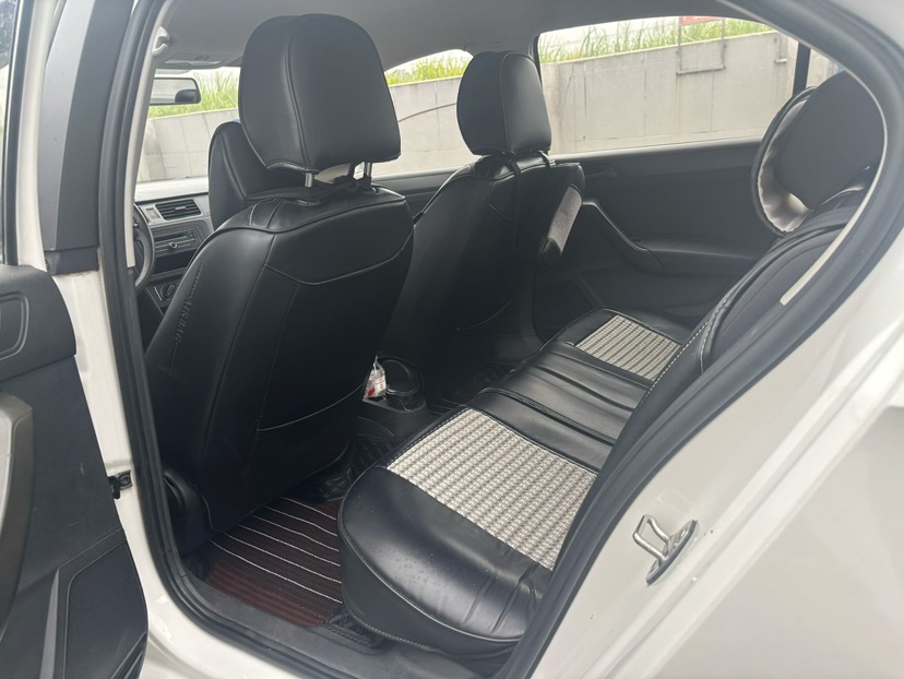 Volkswagen Santana 2015 car image #6