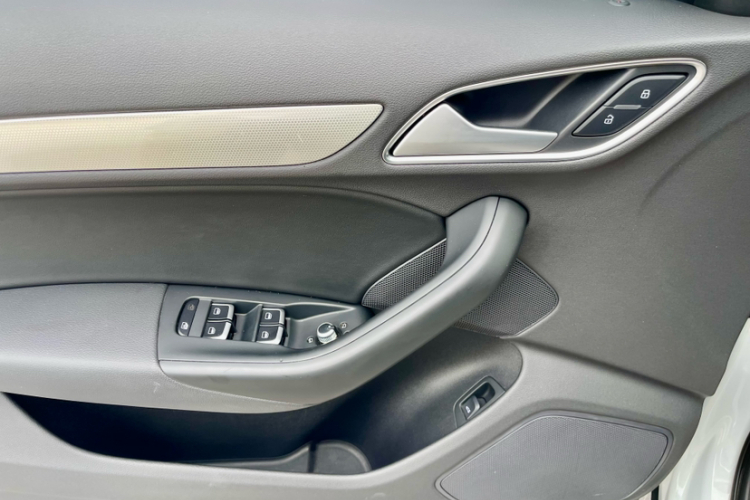 Audi Q3 2016 immagine di auto #20