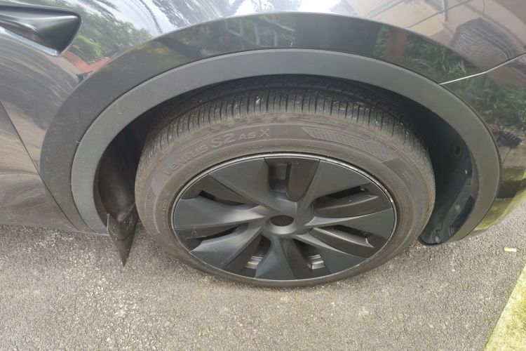 Tesla Model Y 2024 immagine di auto #6