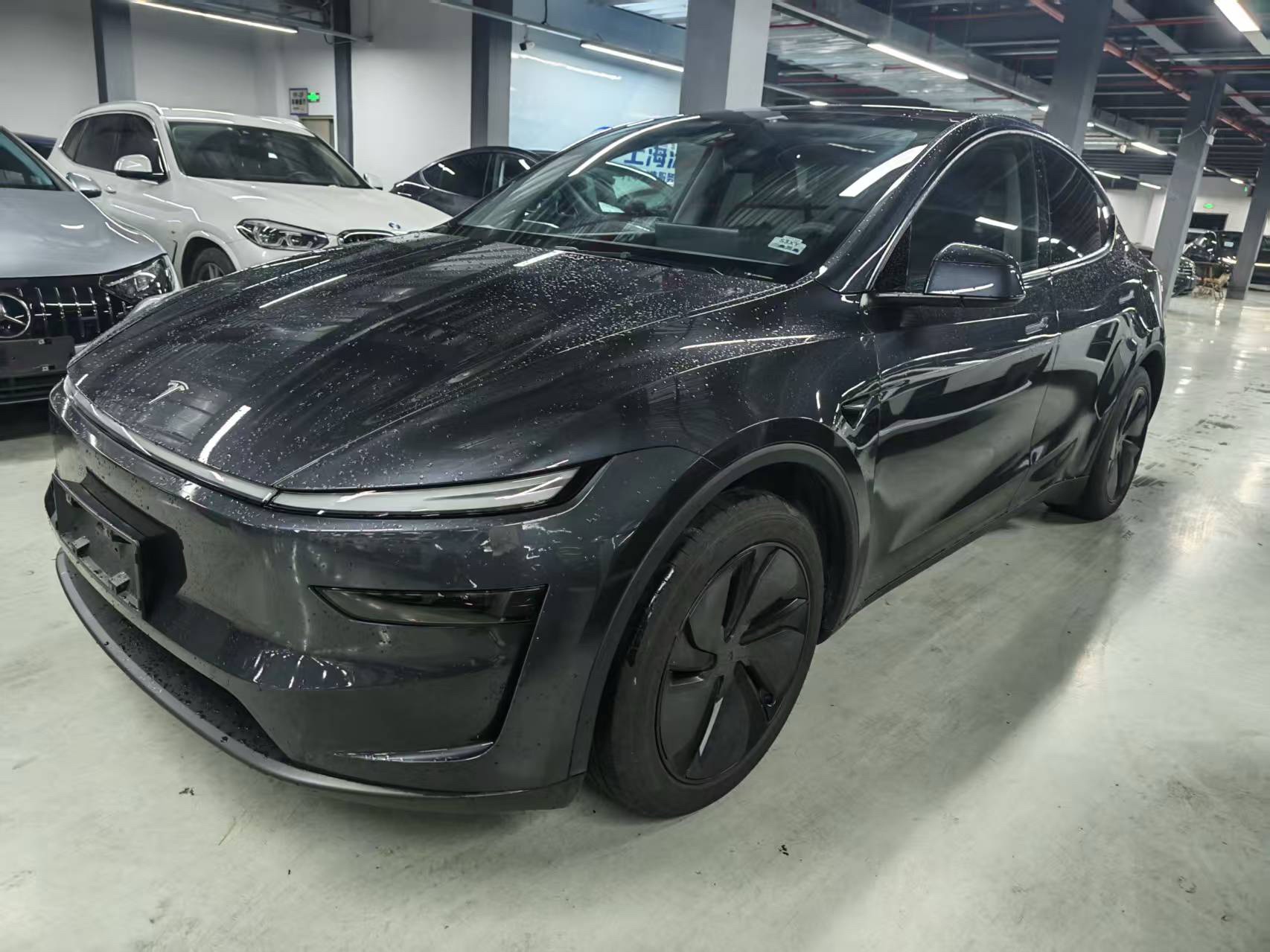 Tesla Model Y 2025 car image 