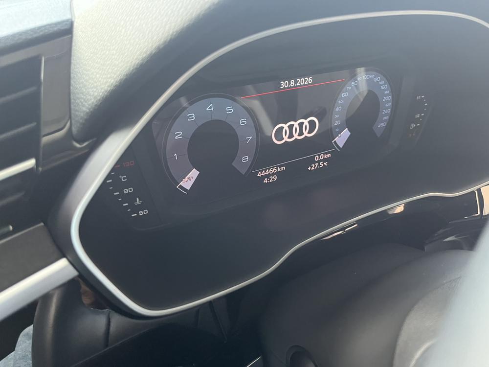 Audi Q3 2023 car image #4