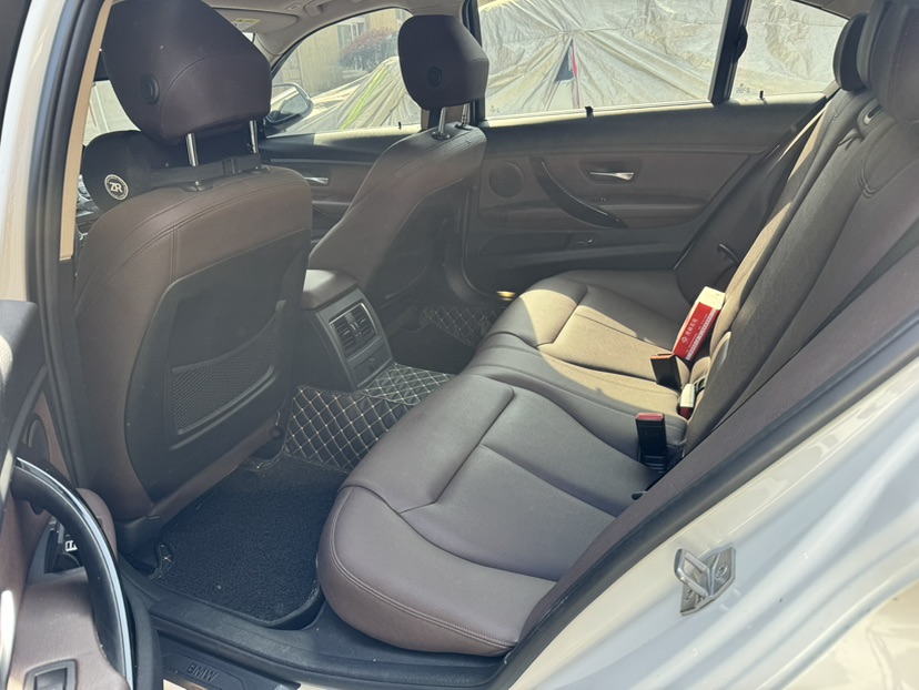 BMW 3 Series 2018 #8 BMW 3 Series 2018 car image #8