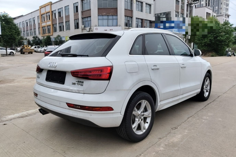 Audi Q3 2017 car image #7