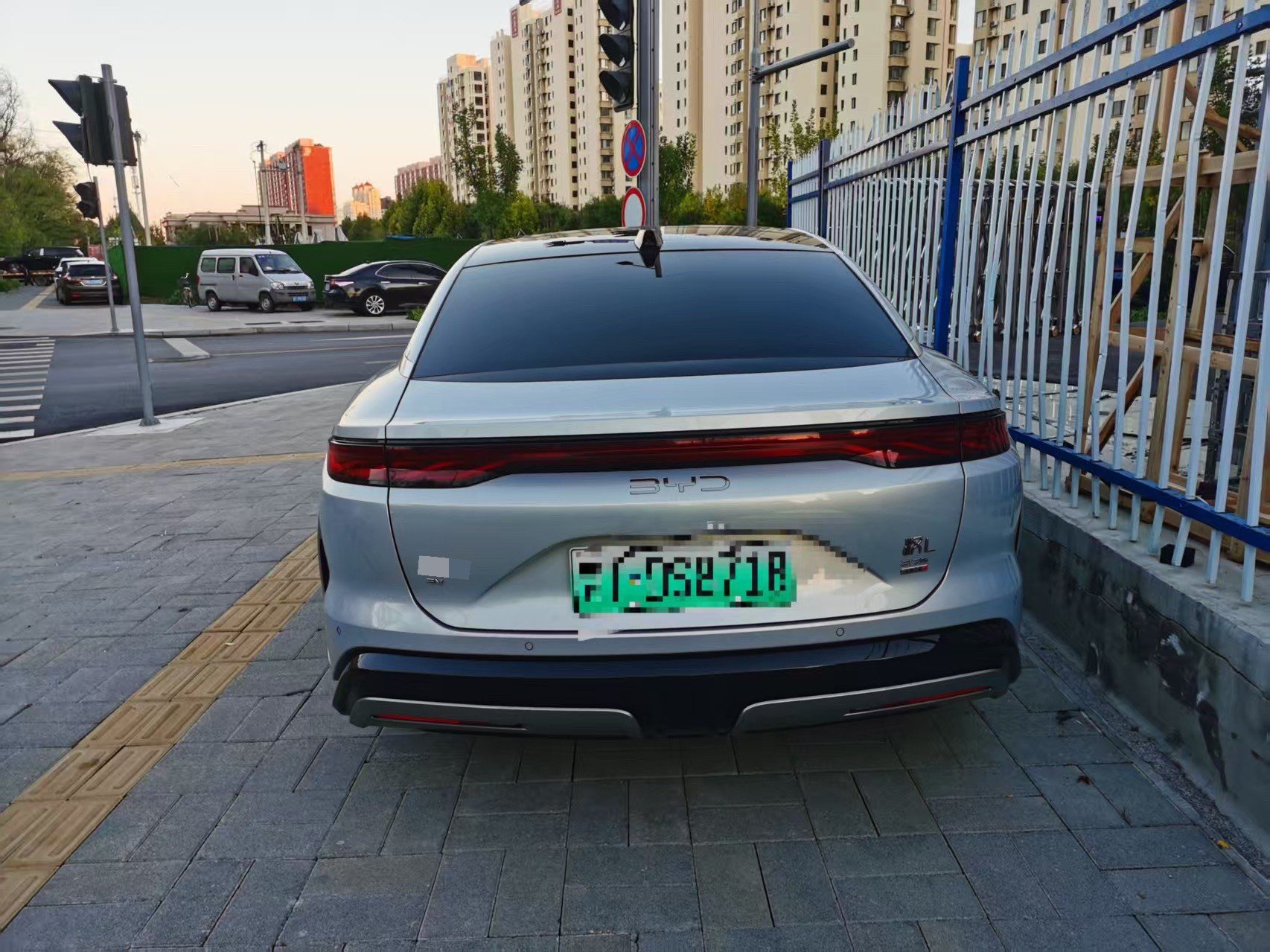 BYD HanL 2026 #3 BYD HanL 2026 car image #3