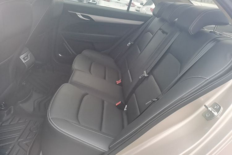 GEELY Emgrand 2018 car image #17