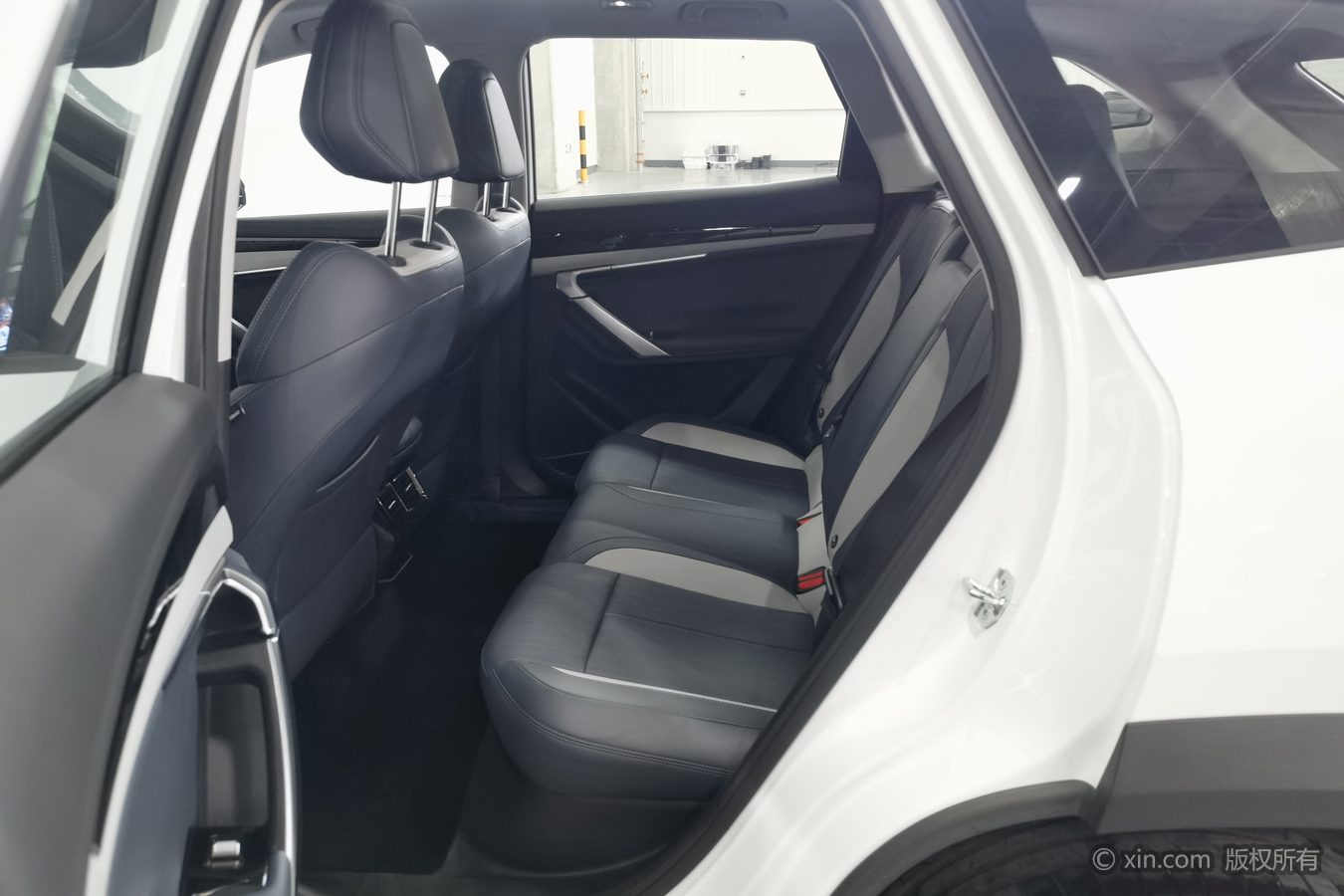 GEELY Boyue L 2024 car image #16