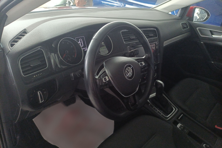 Volkswagen Golf 2019 car image #10