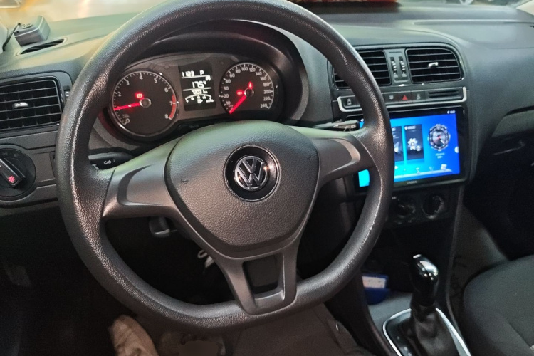 Volkswagen Polo 2019 car image #10