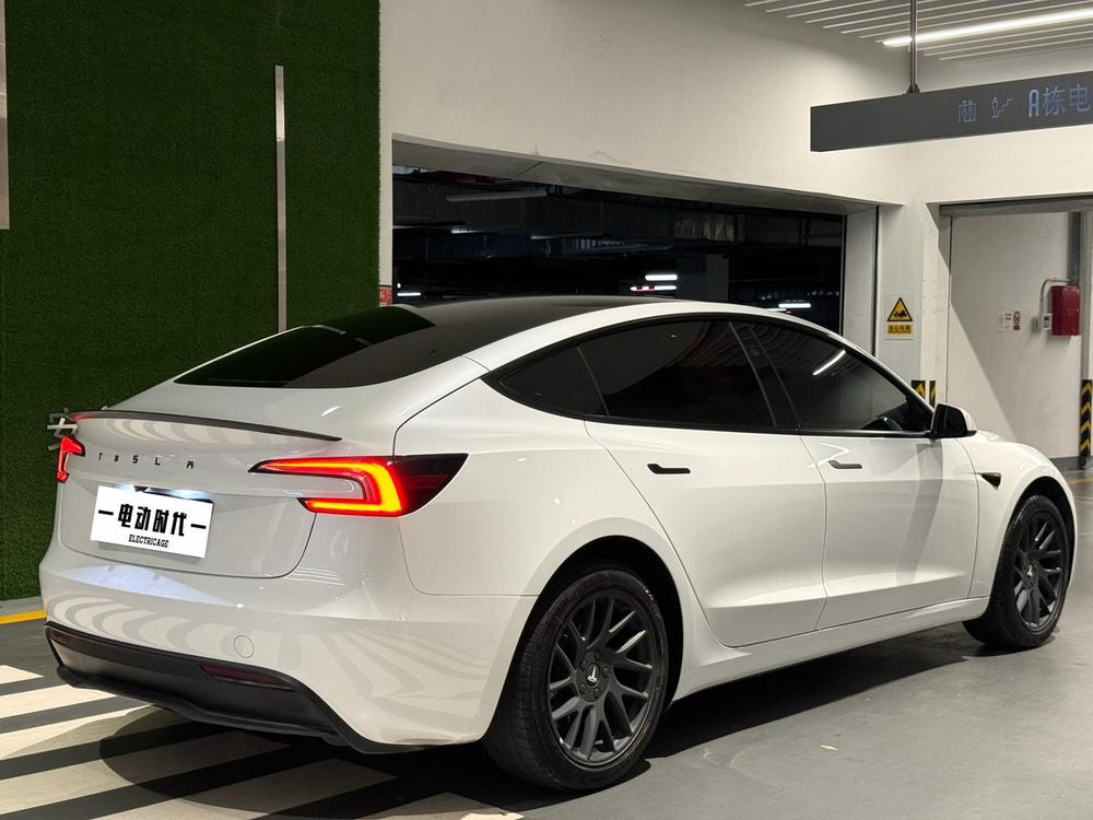 Tesla Model 3 2025 صورة سيارة #6