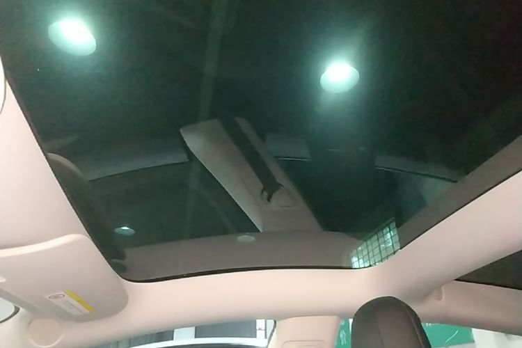 Tesla Model 3 2023 car image #18