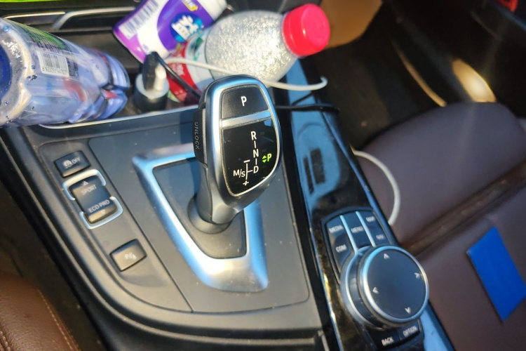 BMW 3 Series 2018 #18 BMW 3 Series 2018 car image #18
