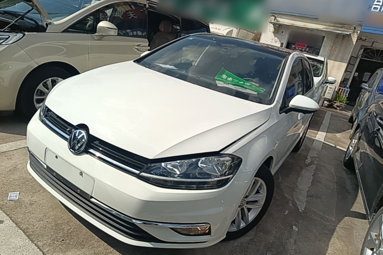 Volkswagen Golf 2018 car image #2