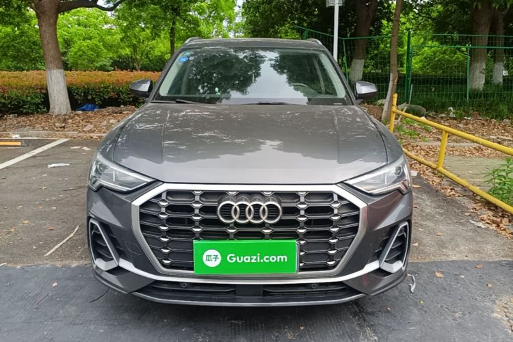 Audi Q3 2019 car image #3