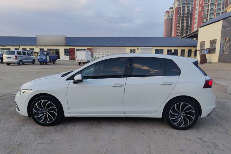 Volkswagen Golf 2022 صورة سيارة #9