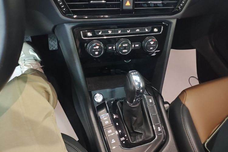Volkswagen Tharu 2018 immagine di auto #14