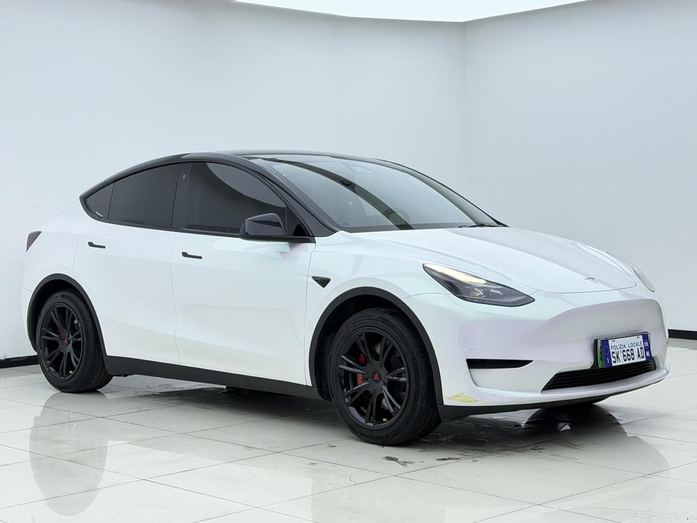 Tesla Model Y 2022 #3 Tesla Model Y 2022 car image #3