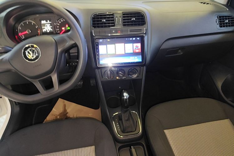 Volkswagen Polo 2017 car image #14