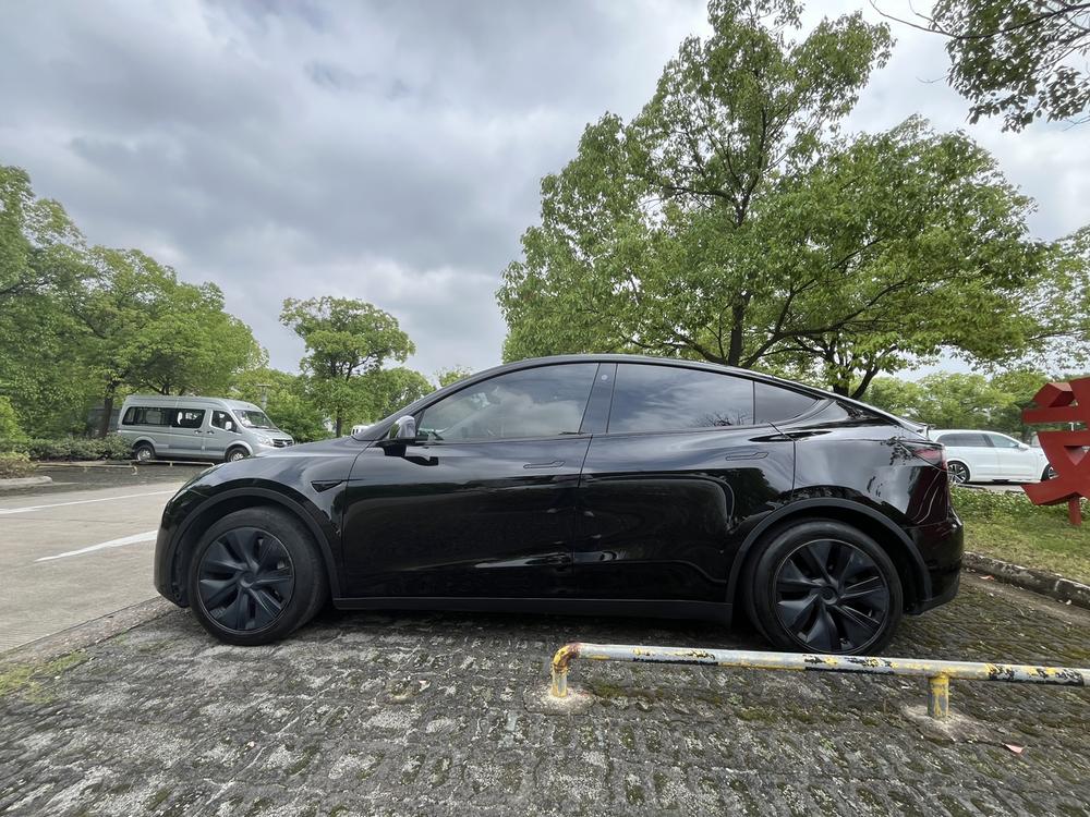 Tesla Model Y 2023 car image #3