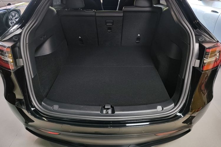 Tesla Model Y 2023 #19 Tesla Model Y 2023 car image #19
