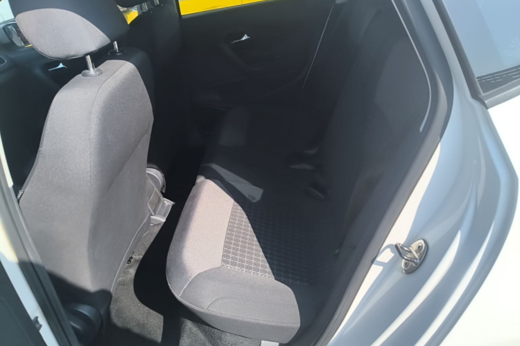 Volkswagen Polo 2015 #13 Volkswagen Polo 2015 car image #13