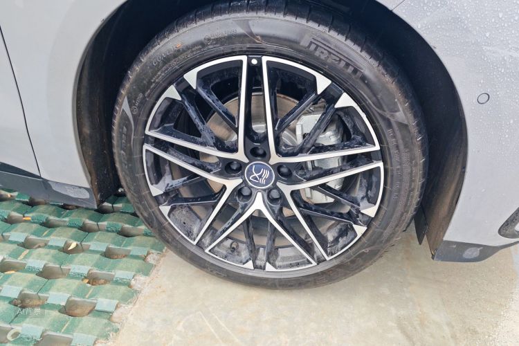 BYD Han 2025 car image #9