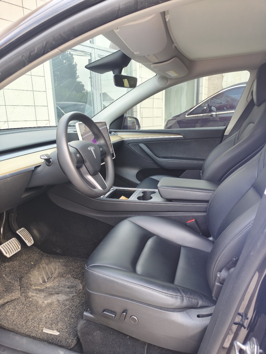 Tesla Model Y 2023 #3 Tesla Model Y 2023 car image #3