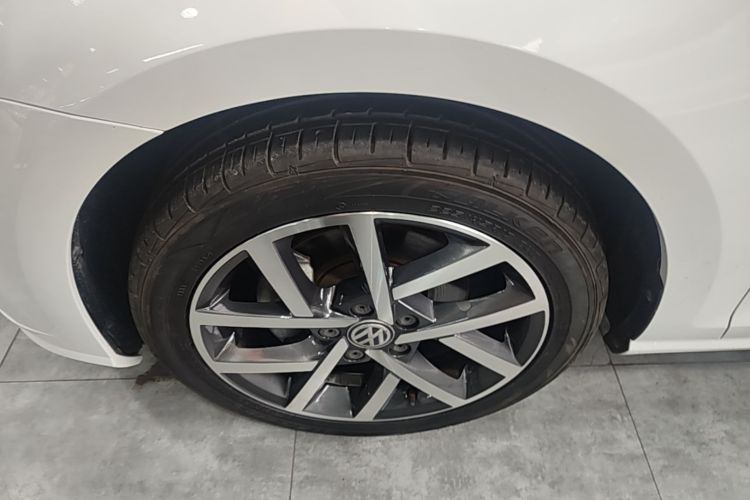 Volkswagen Golf 2018 car image #4