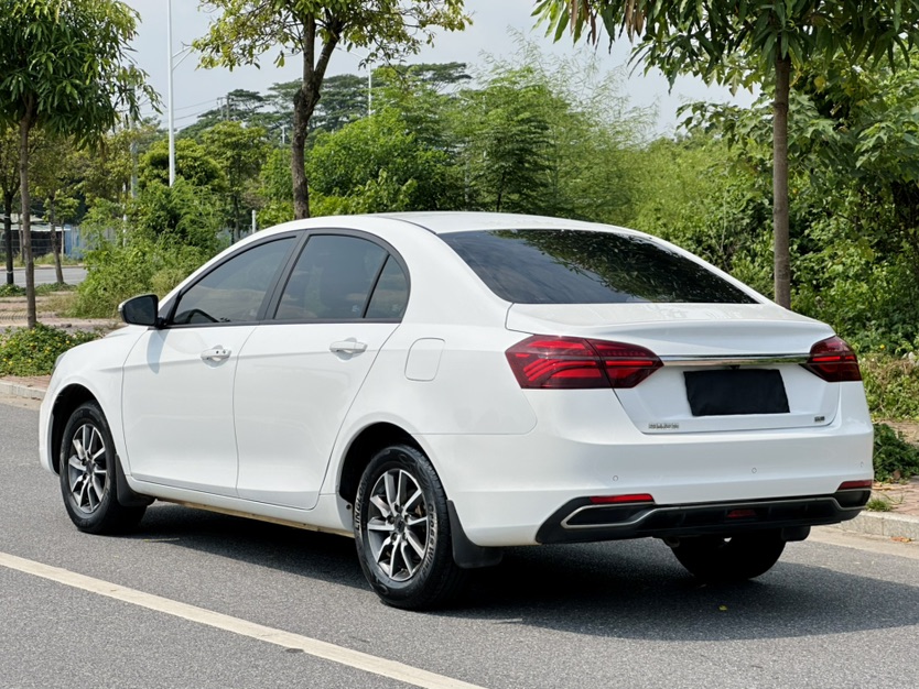 2019 car image #3
