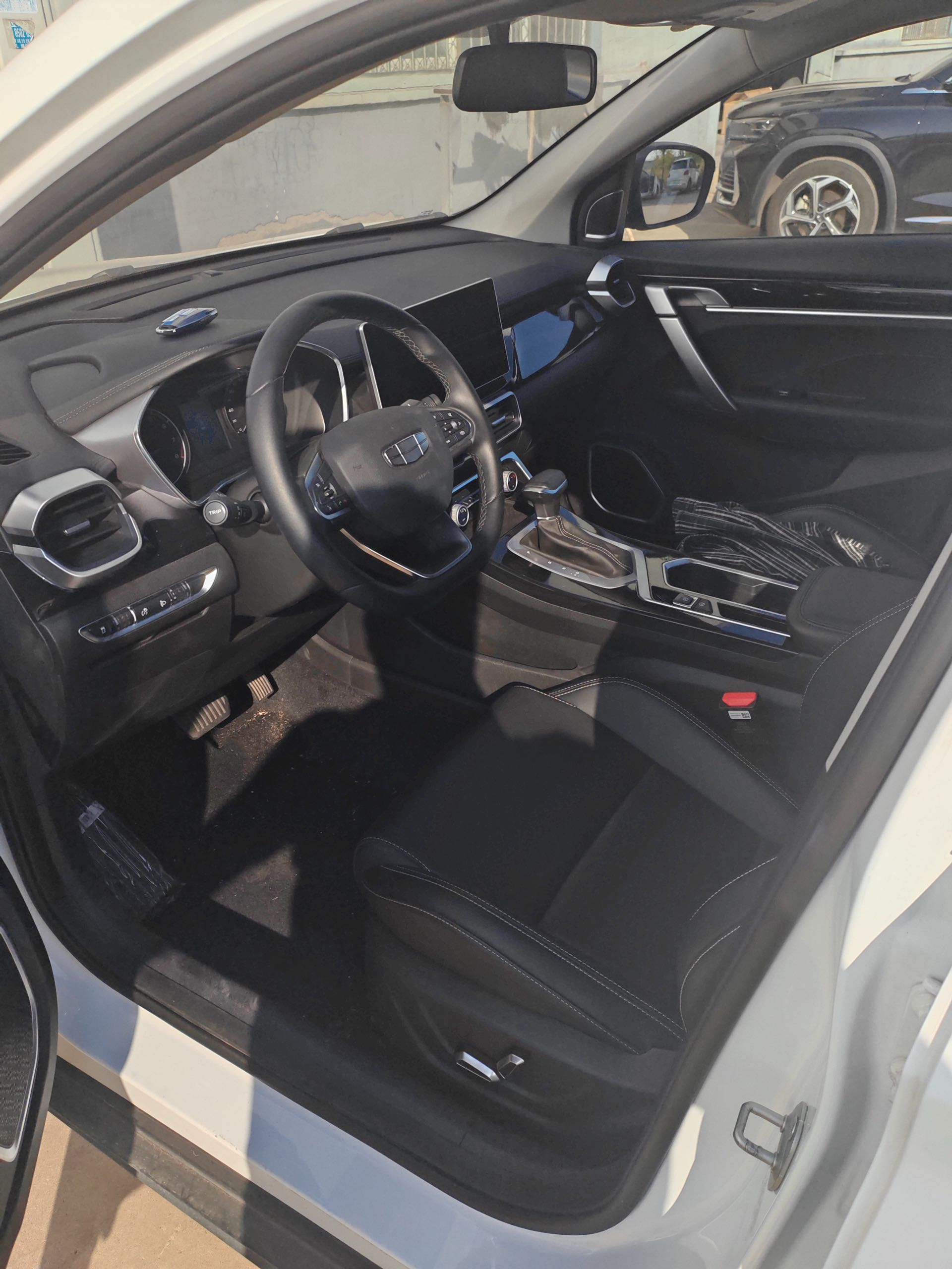 GEELY Coolray 2025 #3 GEELY Coolray 2025 car image #3